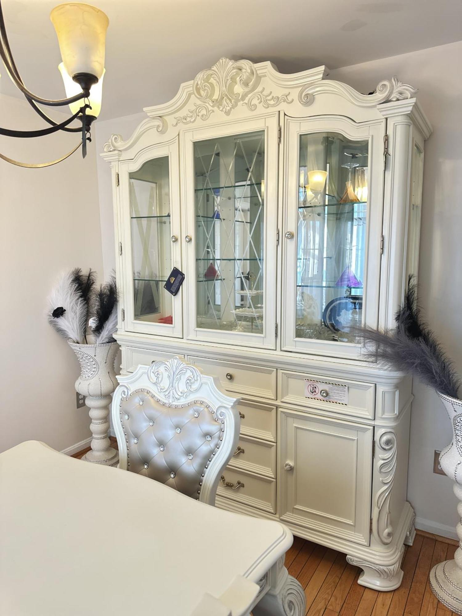 Special Rate Worthy Posh And Magnificent 4 Bedrooms And Two & Half Bath 그린벨트 외부 사진