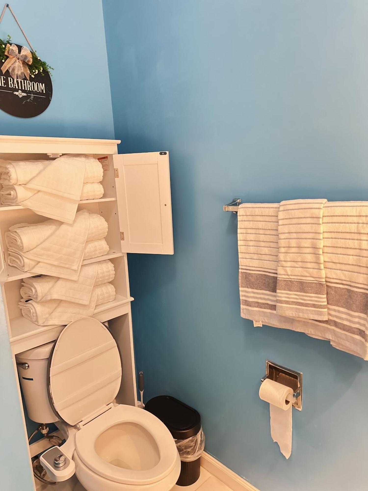 Special Rate Worthy Posh And Magnificent 4 Bedrooms And Two & Half Bath 그린벨트 외부 사진