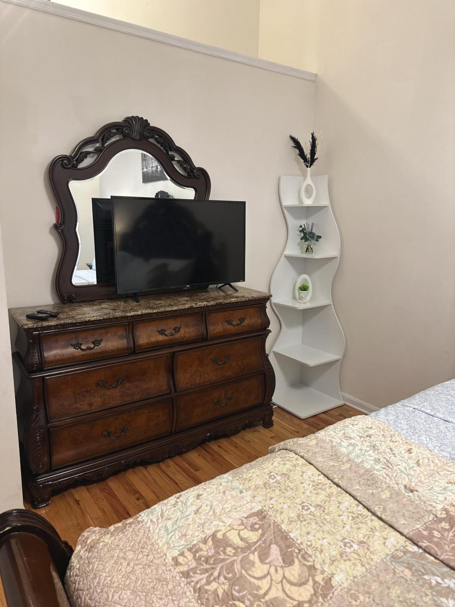 Special Rate Worthy Posh And Magnificent 4 Bedrooms And Two & Half Bath 그린벨트 외부 사진