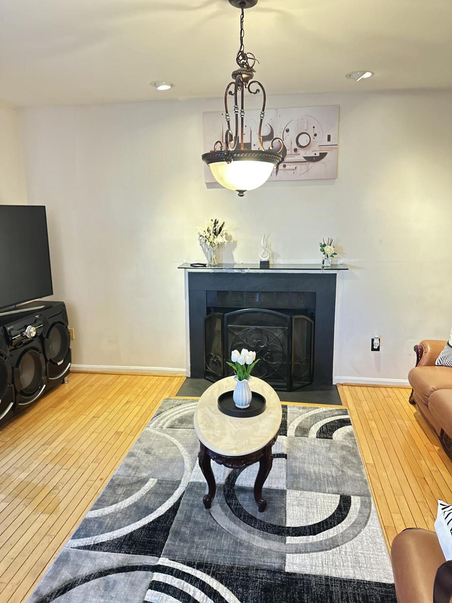 Special Rate Worthy Posh And Magnificent 4 Bedrooms And Two & Half Bath 그린벨트 외부 사진