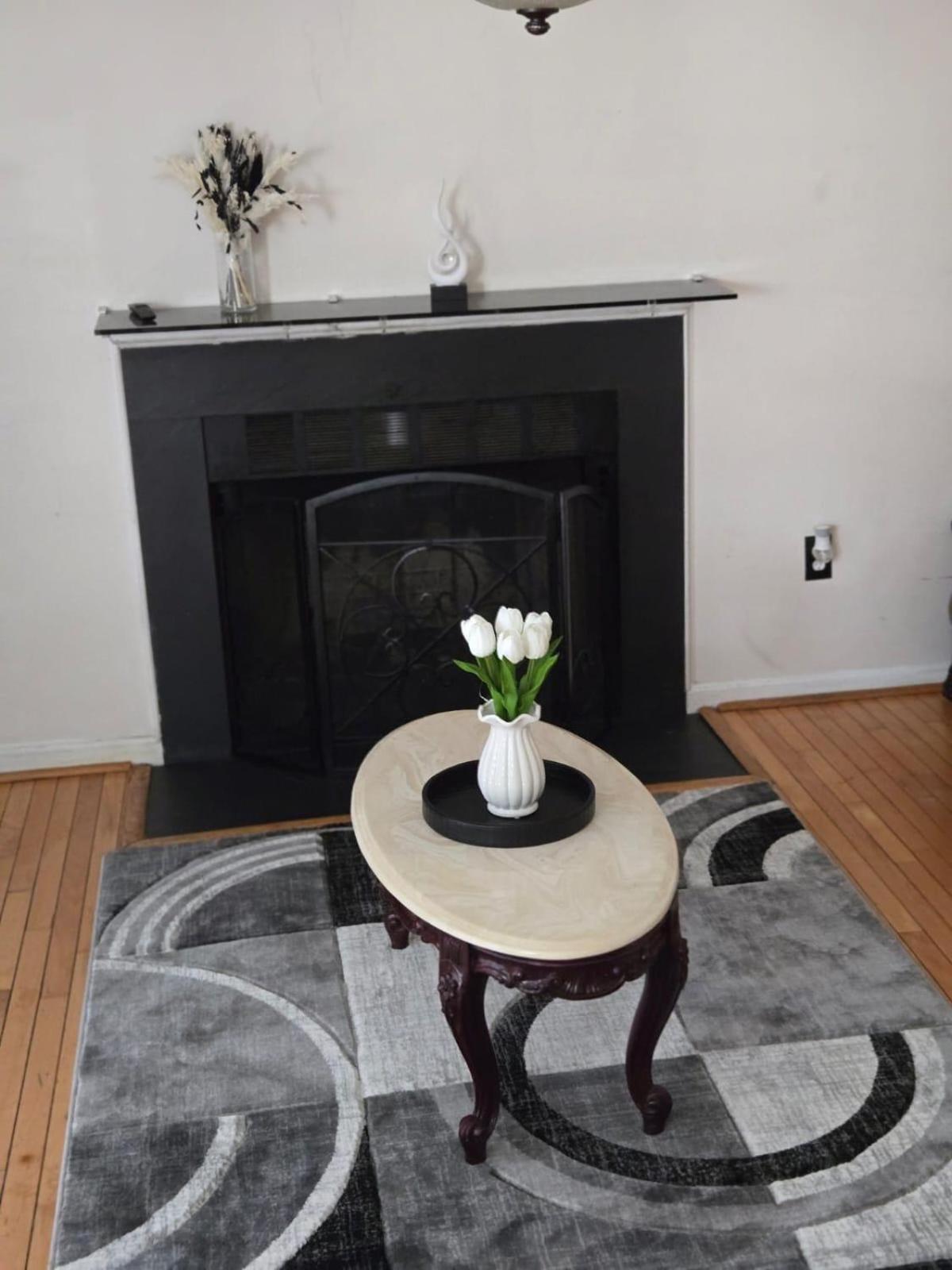 Special Rate Worthy Posh And Magnificent 4 Bedrooms And Two & Half Bath 그린벨트 외부 사진