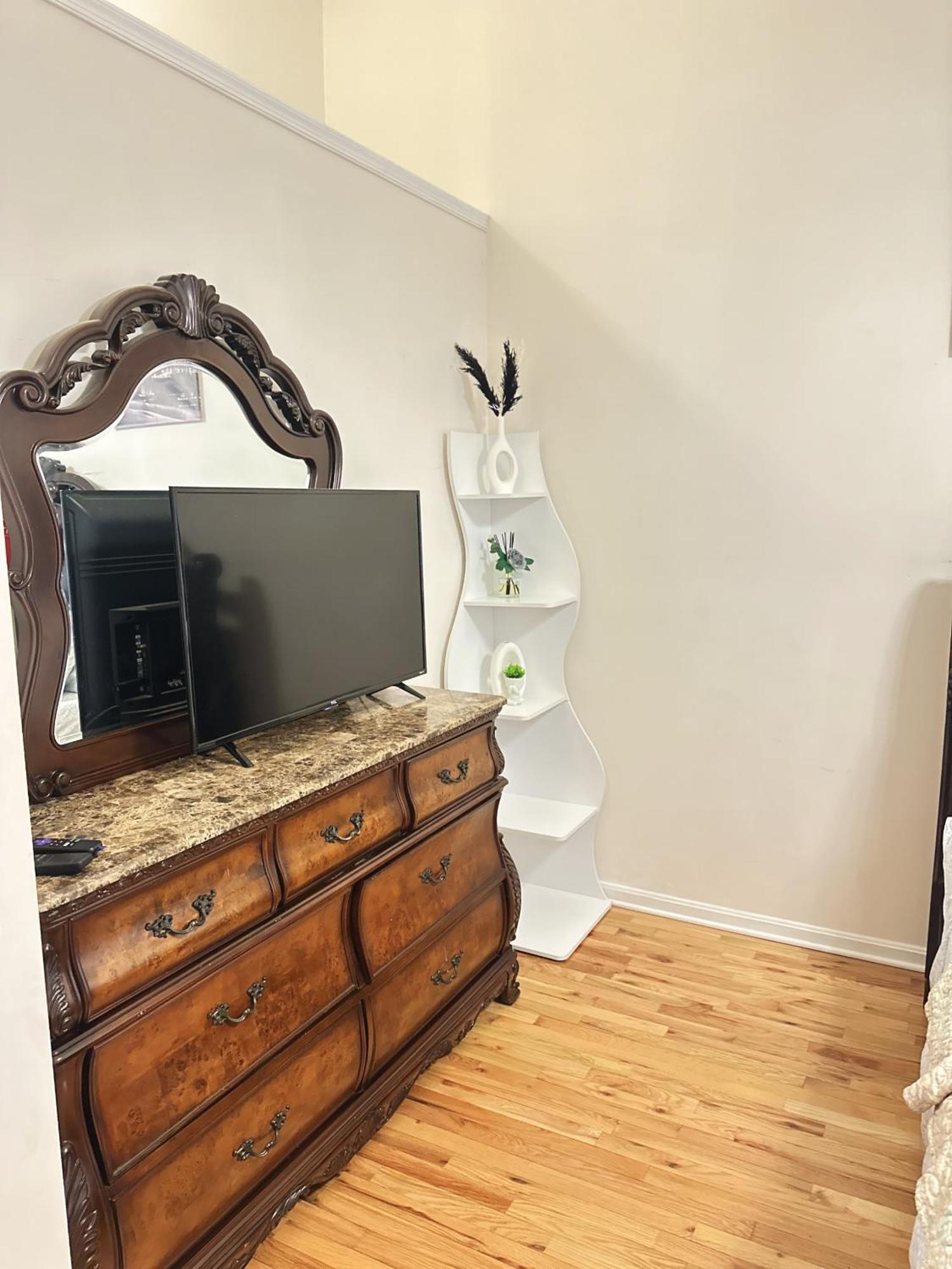 Special Rate Worthy Posh And Magnificent 4 Bedrooms And Two & Half Bath 그린벨트 외부 사진