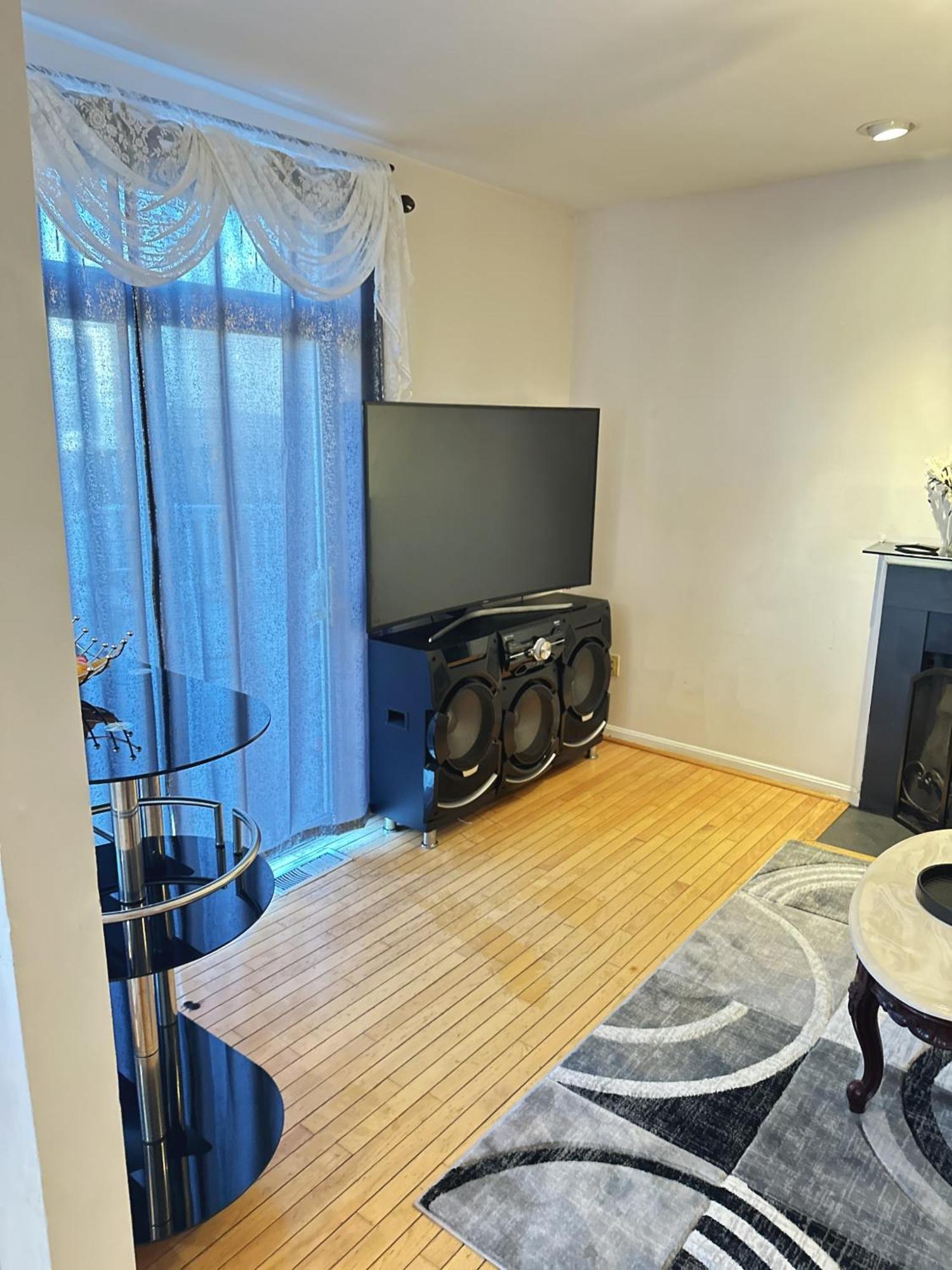Special Rate Worthy Posh And Magnificent 4 Bedrooms And Two & Half Bath 그린벨트 외부 사진