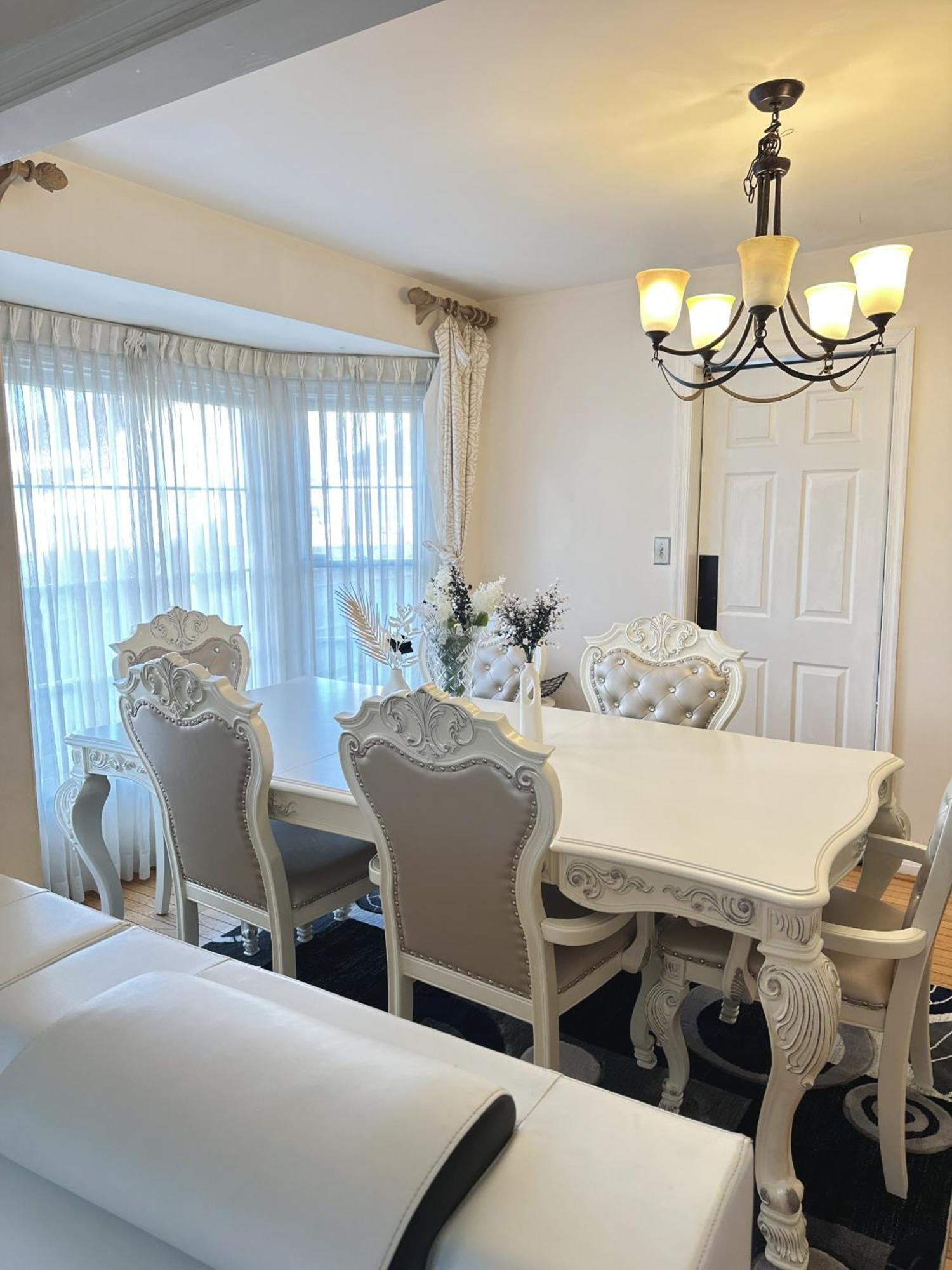 Special Rate Worthy Posh And Magnificent 4 Bedrooms And Two & Half Bath 그린벨트 외부 사진